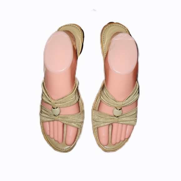 (3/$25) Italian Shoemakers Tan Sandals - Picture 3 of 4